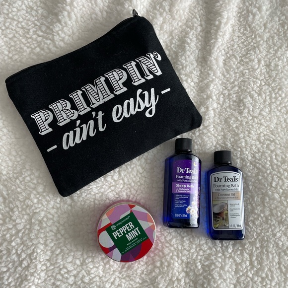 Fun Bathroom Set with Bag, Body Scrub, and Bath Liquids - Picture 2 of 11